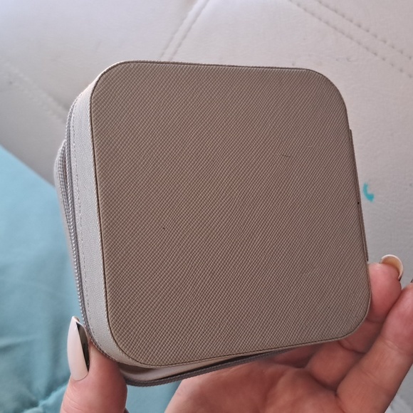 Hand Painted Faux Leather Portable Jewelry Travel Box - Picture 7 of 7